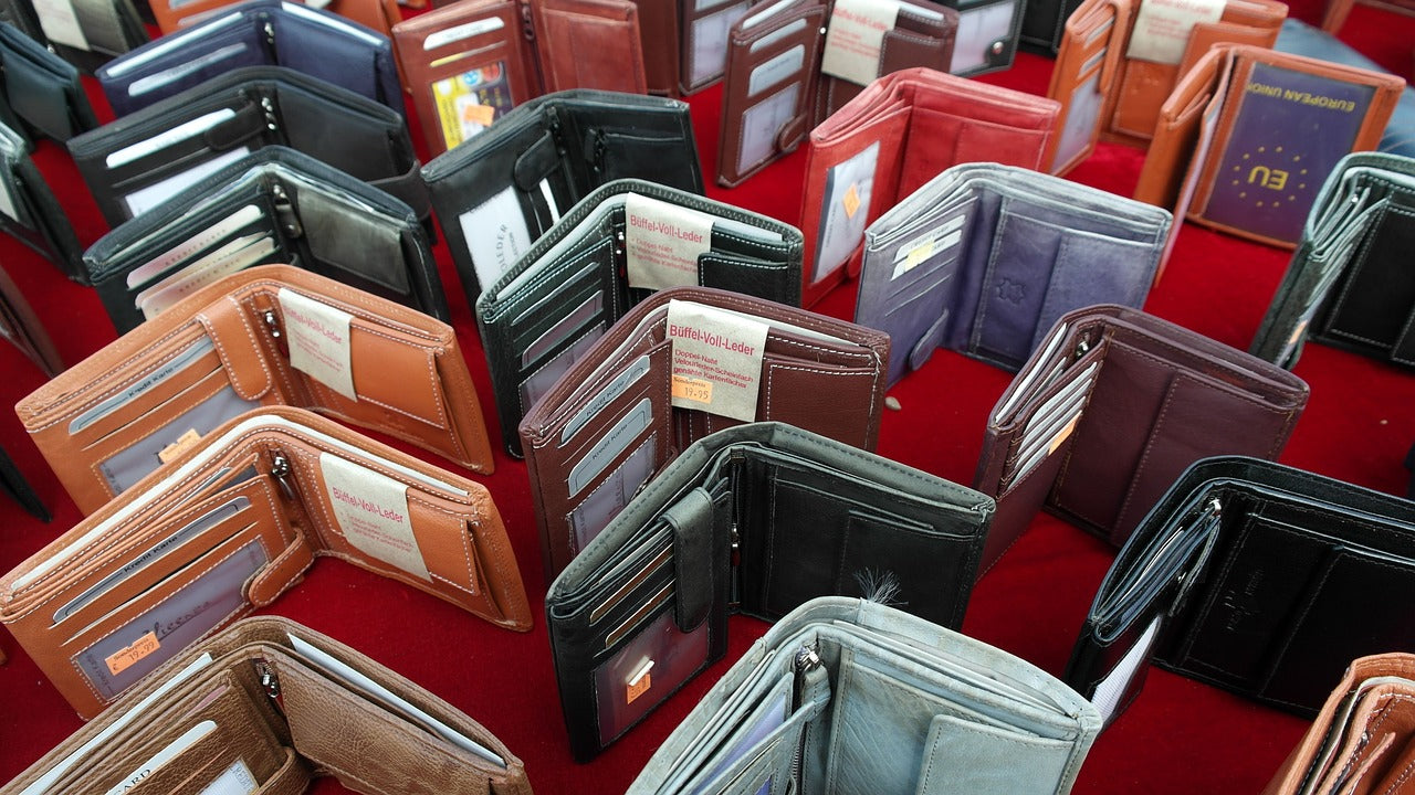 How to Paint Comic Book Designs on Leather Wallets