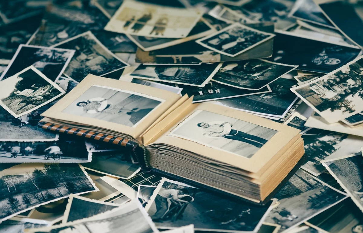 How to Use Paints for Leather Picture Albums