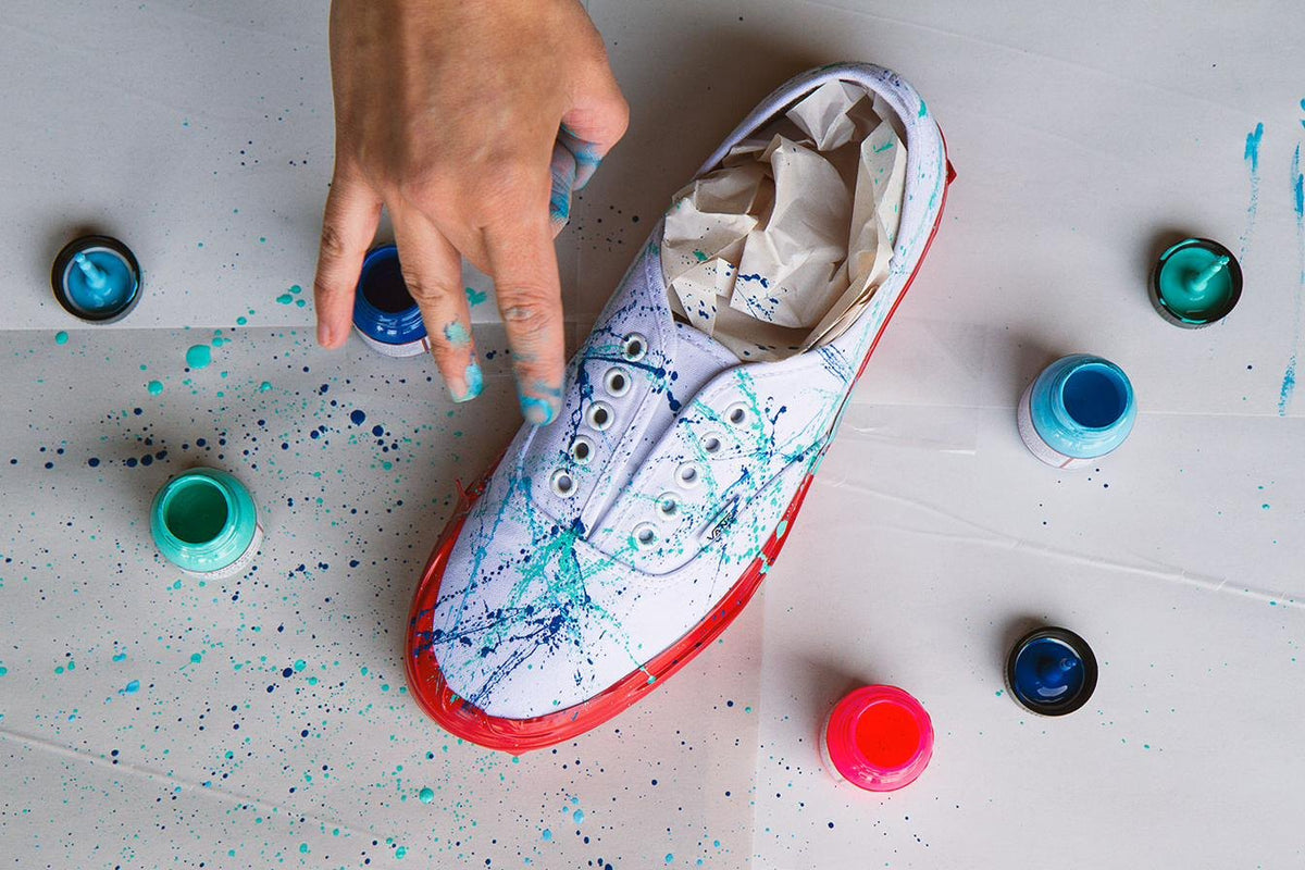 Painting a splatter design on a white canvas shoe with Angelus Paint