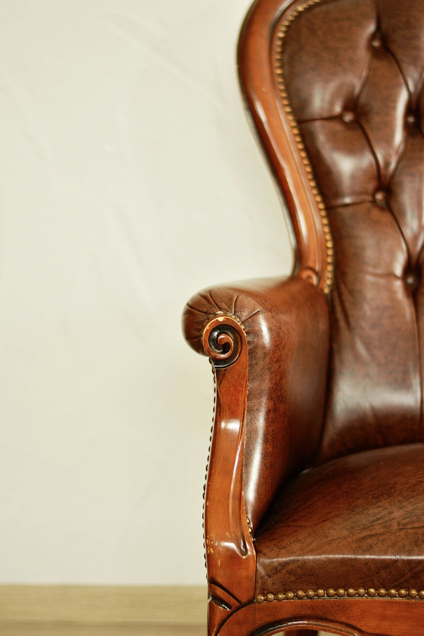 How to Use Paints for Leather Furniture